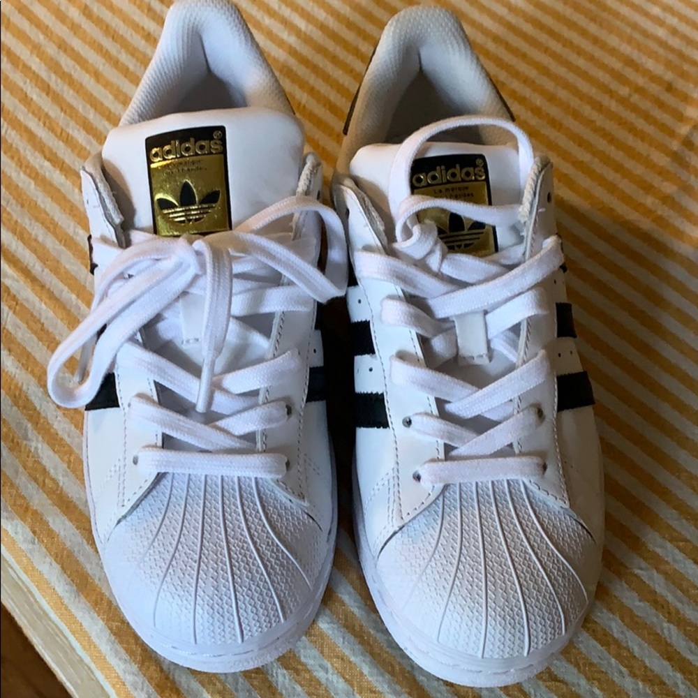 Adidas superstar. New in box.🌟🌟